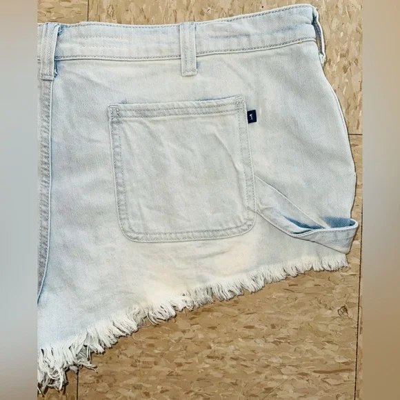Anthropologie - Pilcro Distressed Denim Shortie Shorts in Light Wash size 32 - Picture 16 of 16